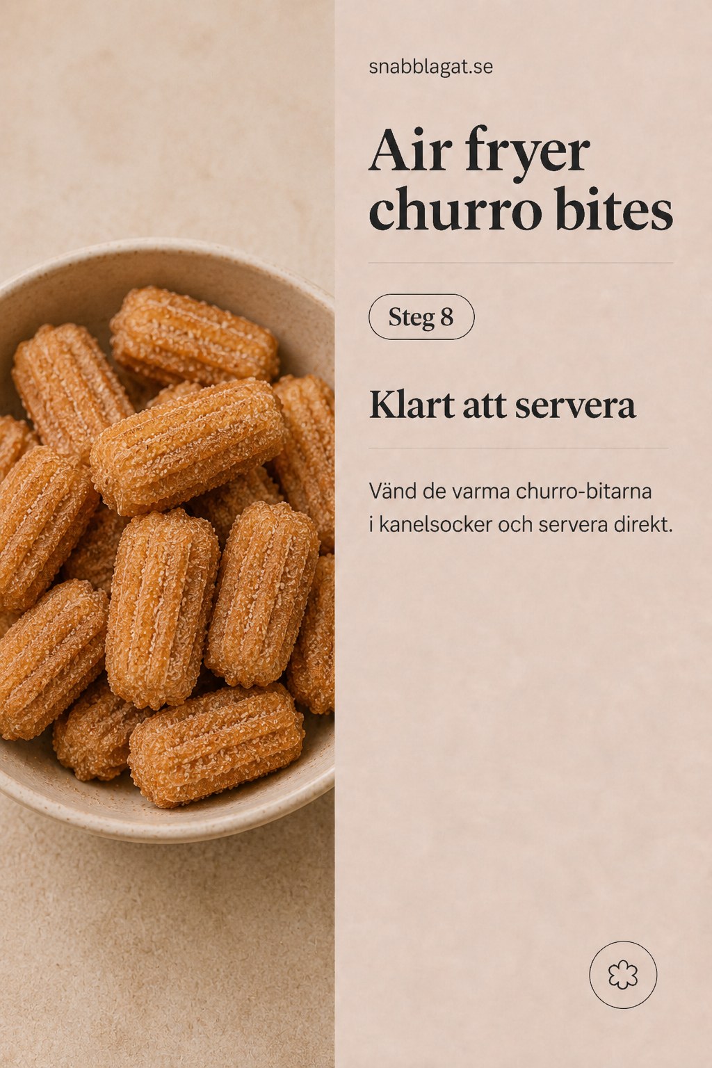 Nyss klara air fryer churro bites vänds i kanelsocker och serveras direkt i skål