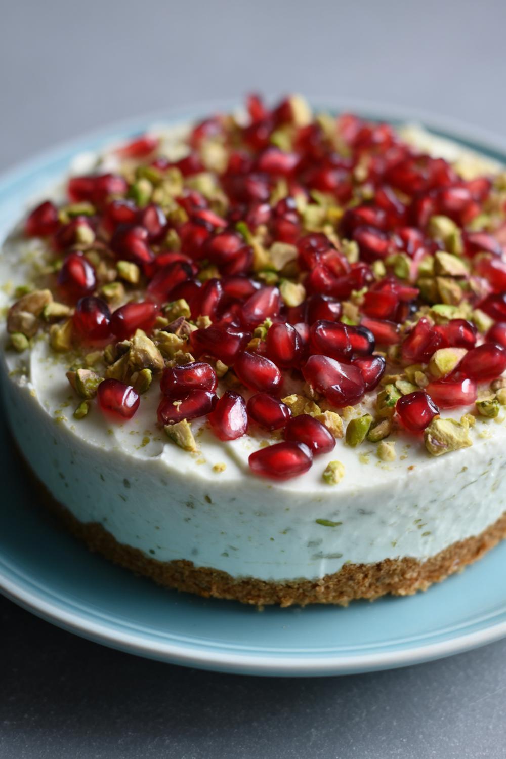 15. Cheesecake utan ugn 2026 med pistagekräm och granatäppelkärnor