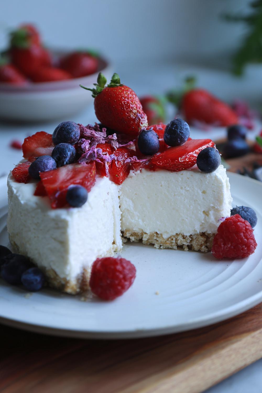 21. Cheesecake utan ugn 2026 med vaniljböna och frystorkade bär
