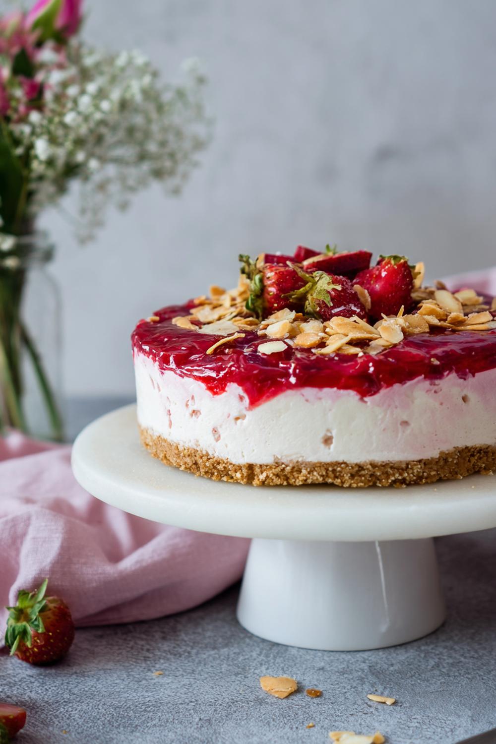 27. Cheesecake utan ugn 2026 med rabarberkompott och mandelspån