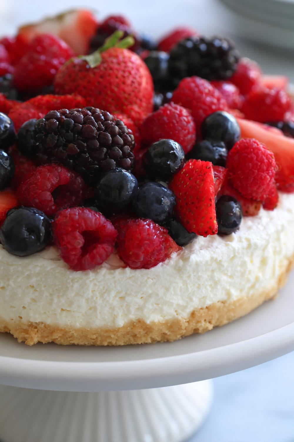 32. Cheesecake utan ugn 2026 med nötfri botten och bär i mjuka moln