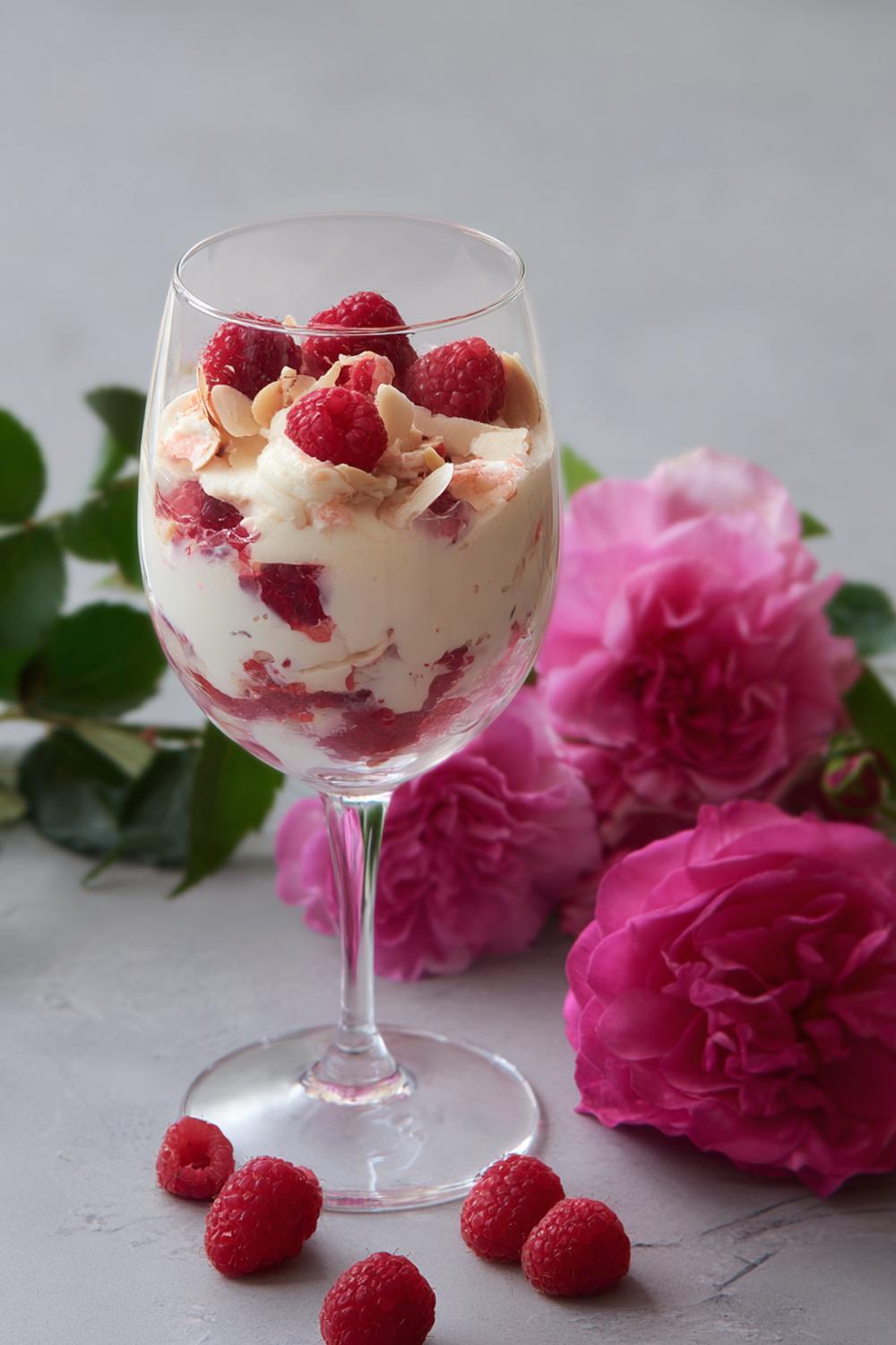 16. Hallon- och ros-efterrätt i glas 2026 med mascarpone och mandel