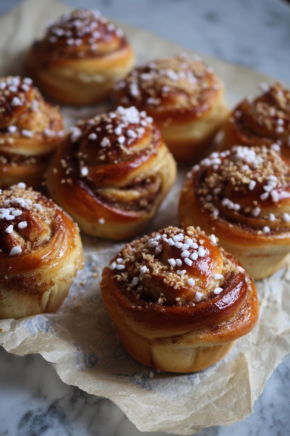 25. Frallor med kanel och kardemumma för varm bageridoft