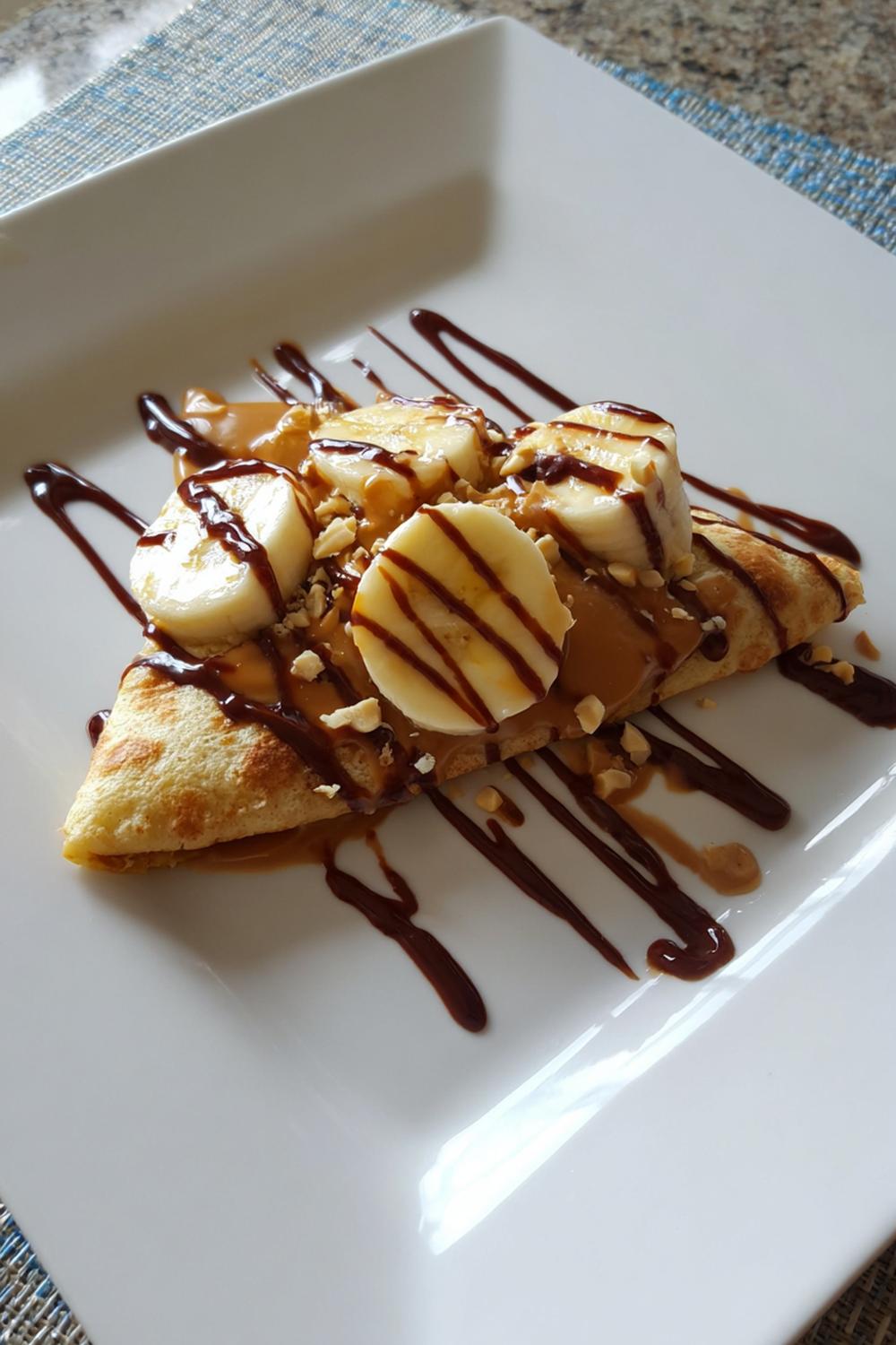 13. Fruktig efterrätt med banan och jordnötssmör i krispig wrap