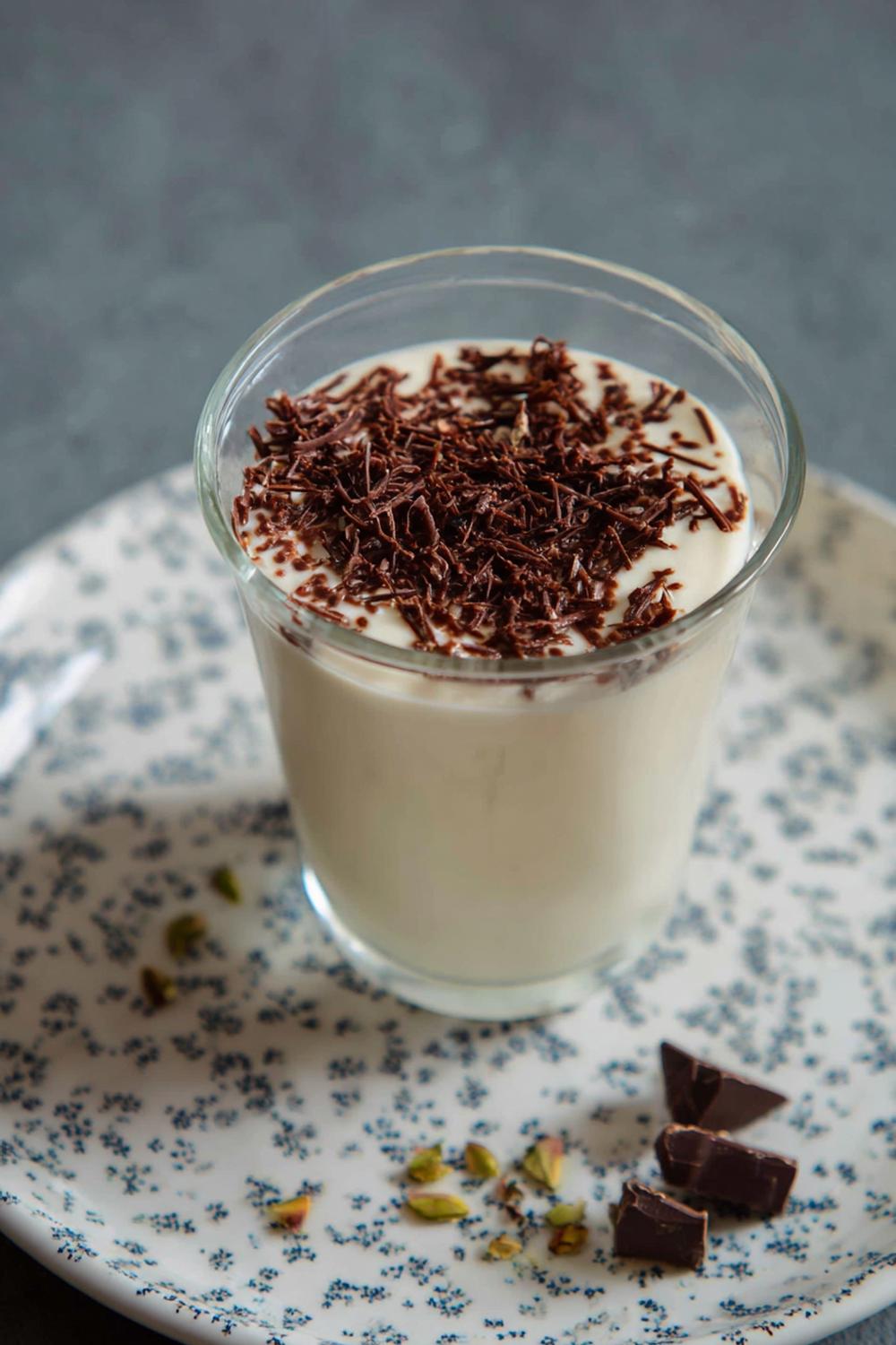12. Glass recept hemmagjord stracciatella med gräddig bas och sprött chokladnät