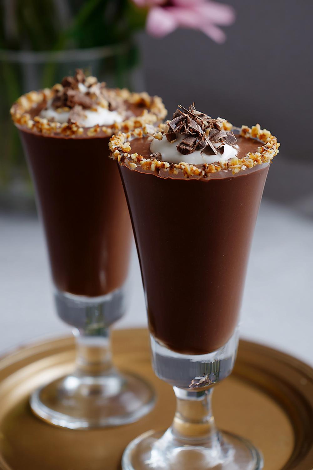2. Glass recept hemmagjord choklad med kakao och chokladflarn