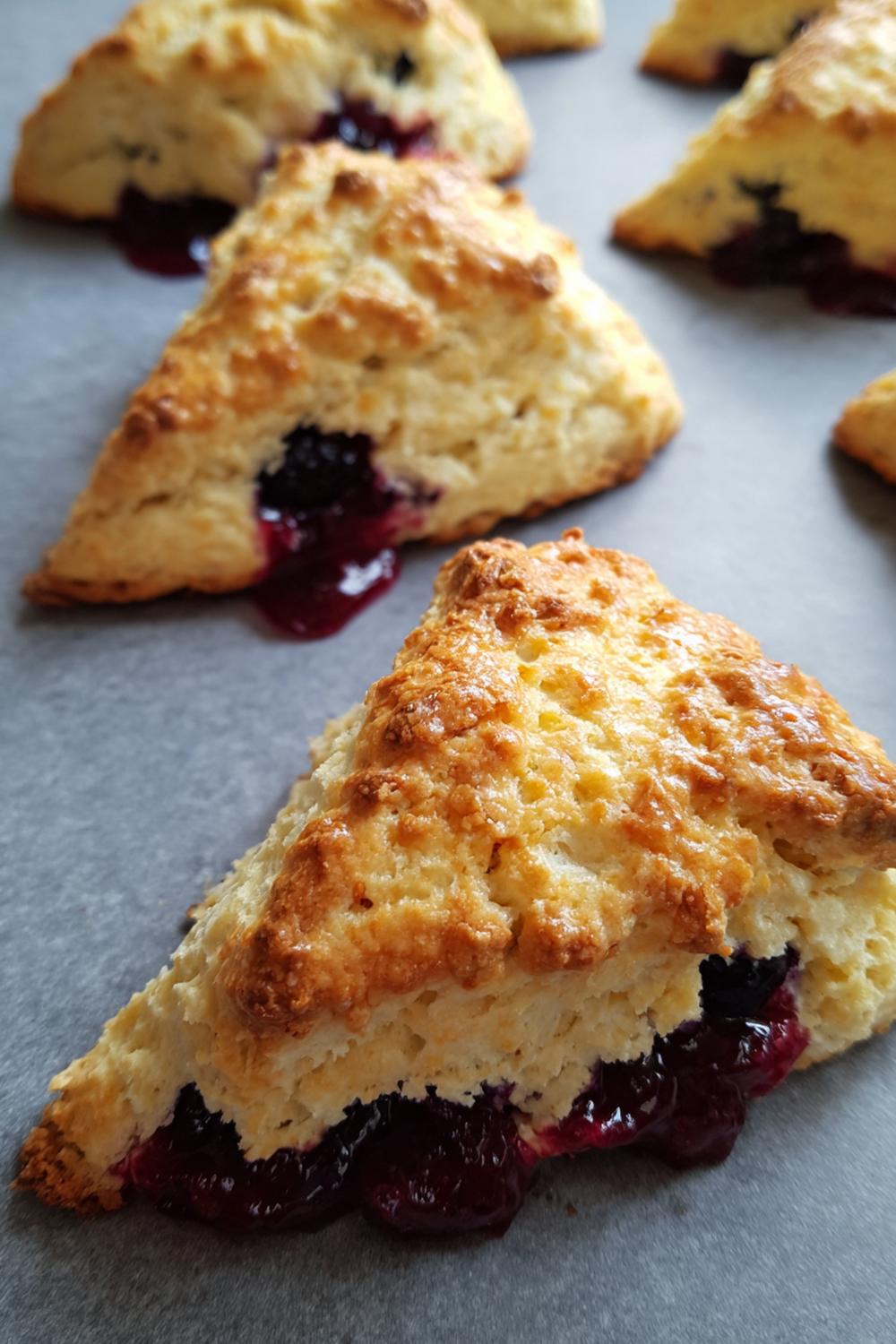 10. Glutenfri fika: Blåbärsscones med krispig yta och syltig kärna
