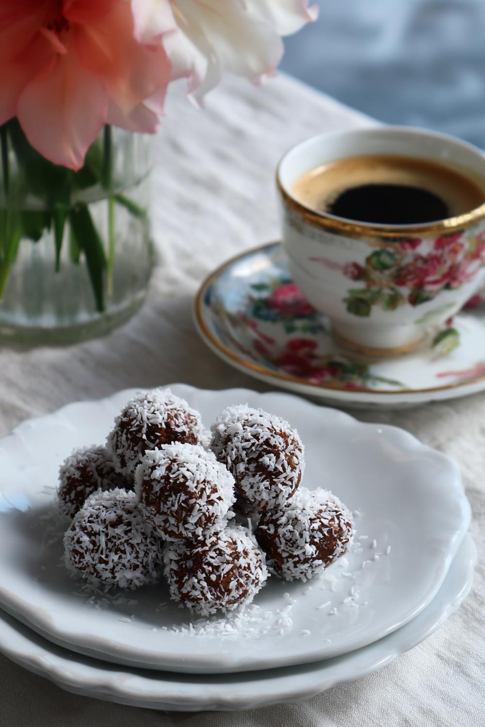 12. Glutenfri fika: Chokladbollar med kaffe, kokos och rullad kant