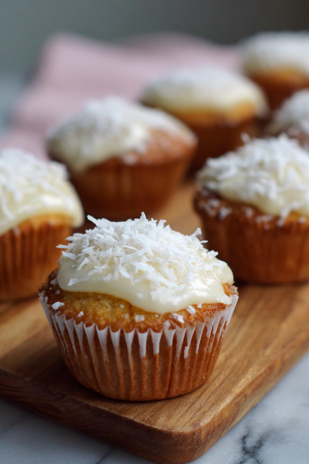 15. Glutenfri fika: Silviakaka med gul glasyr och kokosram