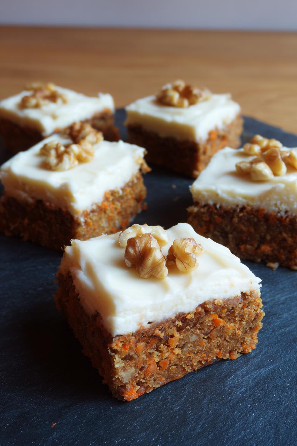 6. Glutenfri fika: Morotskaka i rutor med cream cheese-topp och valnötter