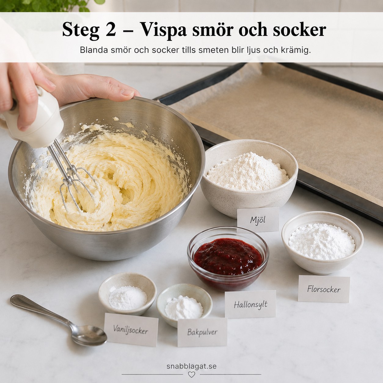 Elvisp blandar smör och socker till en ljus, krämig smet inför hallongrottor