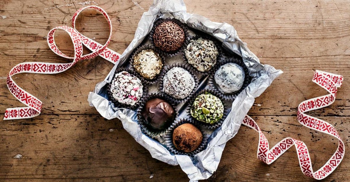 Hemlagade chokladpraliner som present