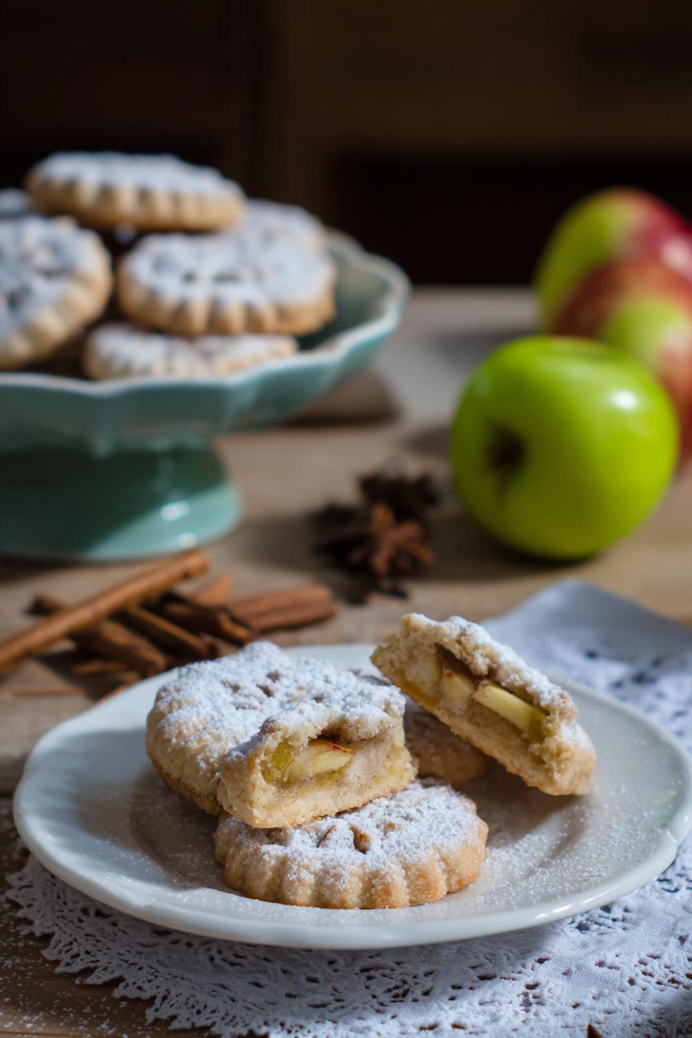 12. Kakor utan ugn med kanel och äpple i små “pajbitar”