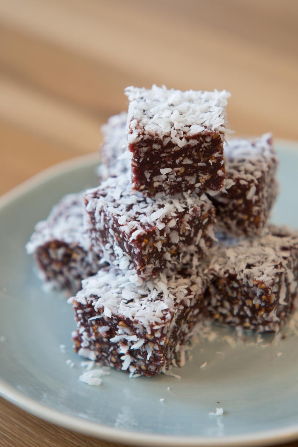 25. Kakor utan ugn med kokosolja och kakao i rawfudge-kuber