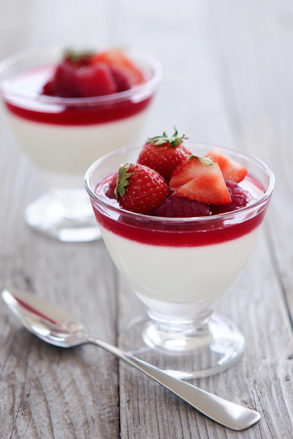 1. Pannacotta recept 2026 med vanilj och hallon i glas