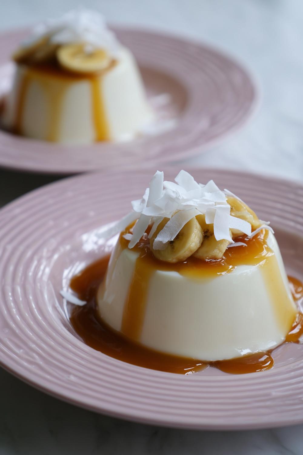 24. Pannacotta recept 2026 med banan och dulce de leche i mjuk karamell