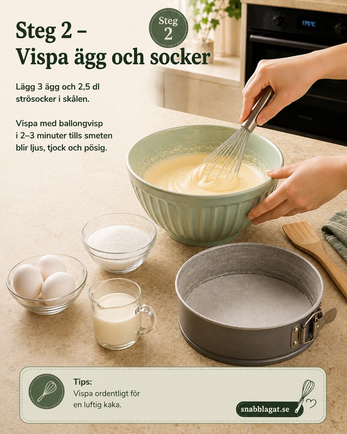Vispning av ägg och strösocker till en luftig smet för tigerkladdkaka bitar